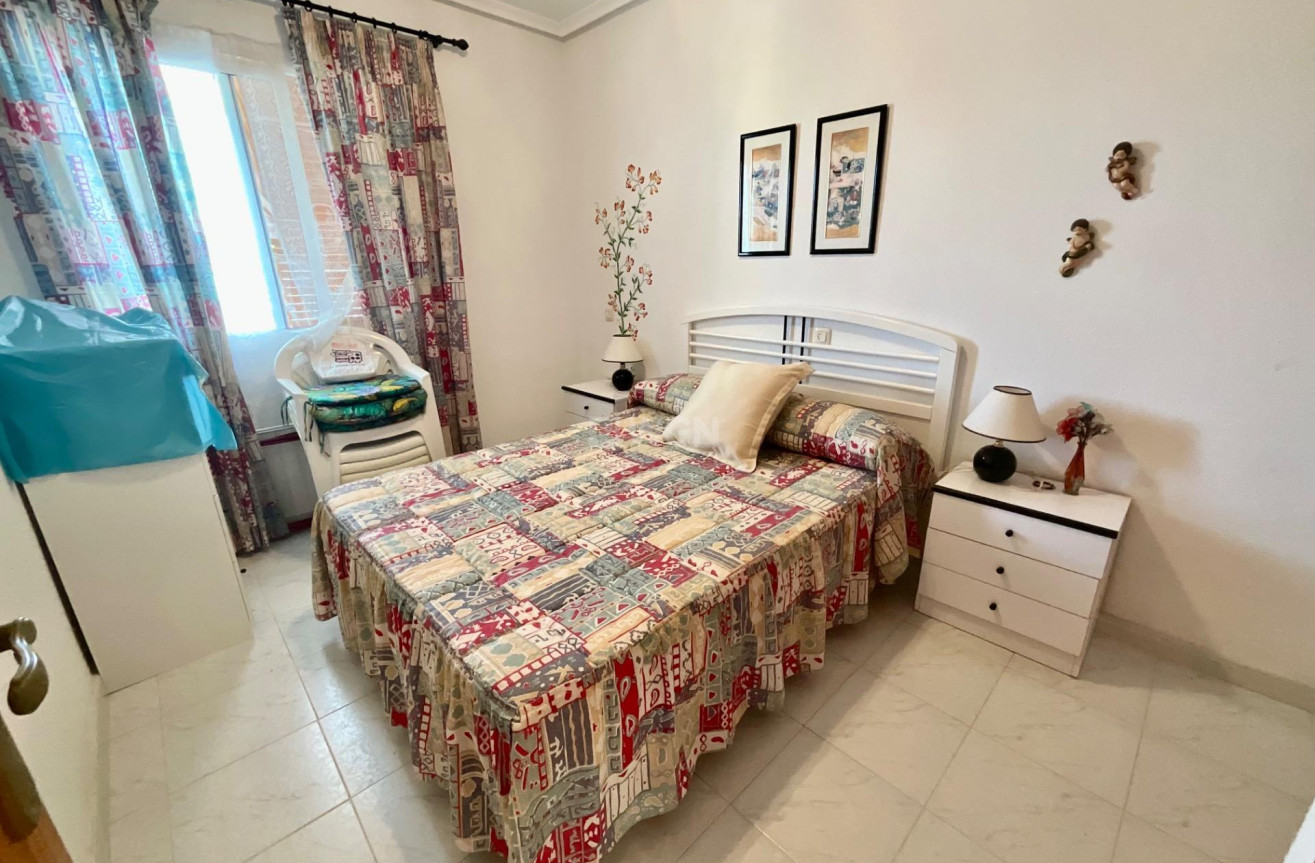 Odsprzedaż - Mieszkanie w bloku - Torrevieja - La Mata