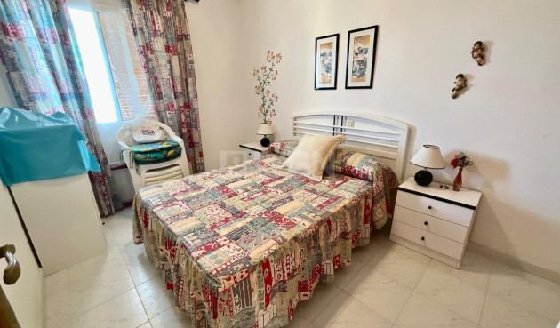 Odsprzedaż - Mieszkanie w bloku - Torrevieja - La Mata