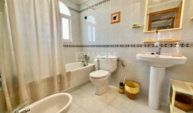 Odsprzedaż - Mieszkanie w bloku - Torrevieja - La Mata