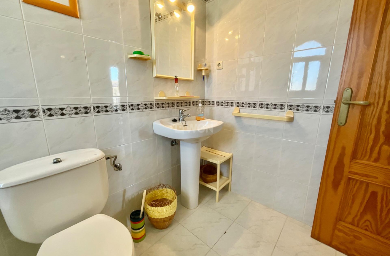 Odsprzedaż - Mieszkanie w bloku - Torrevieja - La Mata