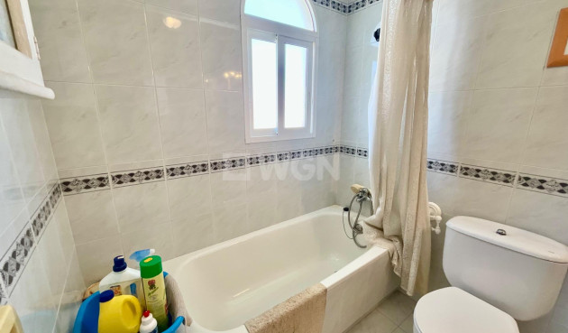 Odsprzedaż - Mieszkanie w bloku - Torrevieja - La Mata