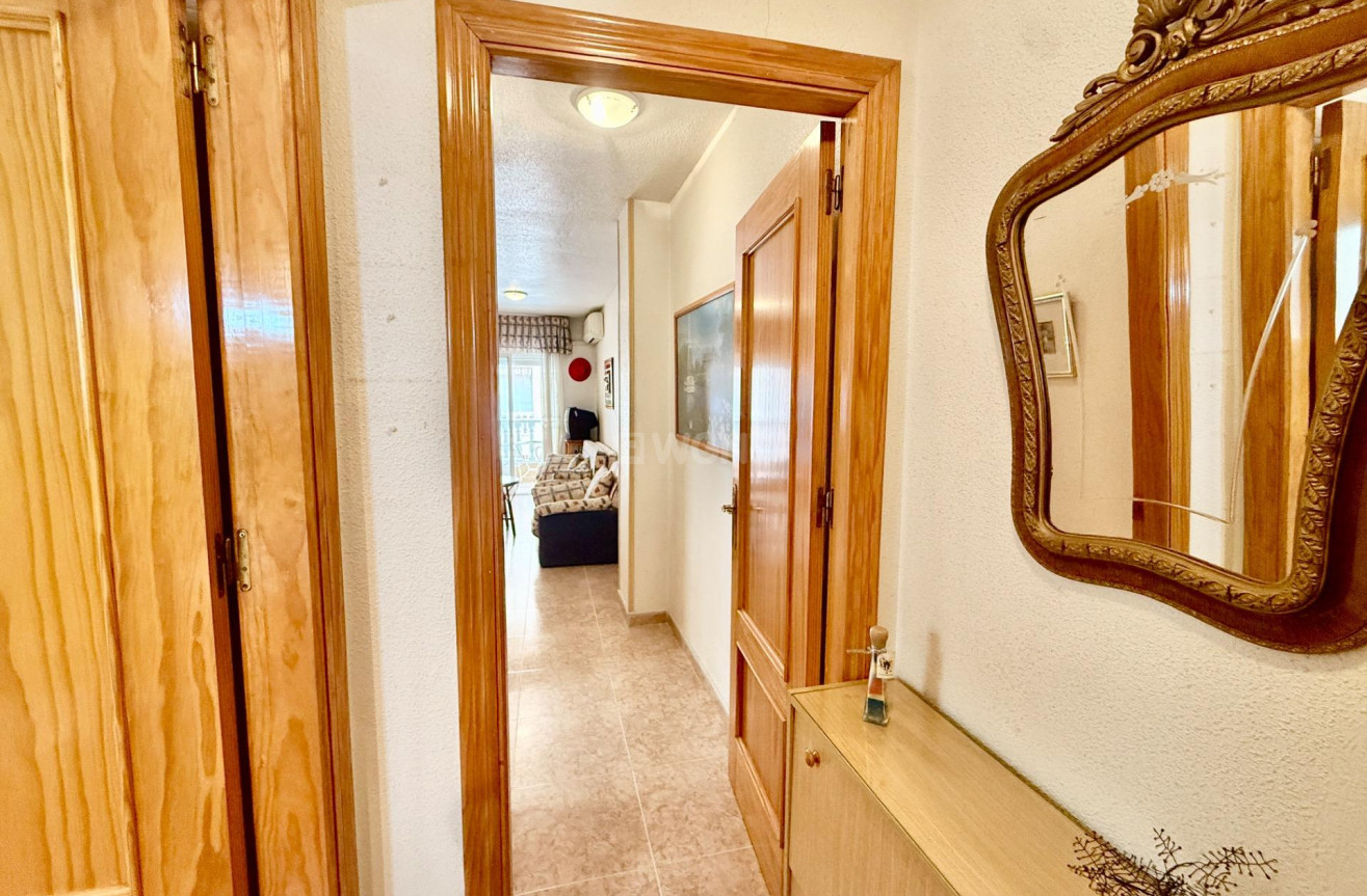 Odsprzedaż - Mieszkanie w bloku - Torrevieja - Centro