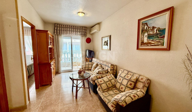 Odsprzedaż - Mieszkanie w bloku - Torrevieja - Centro