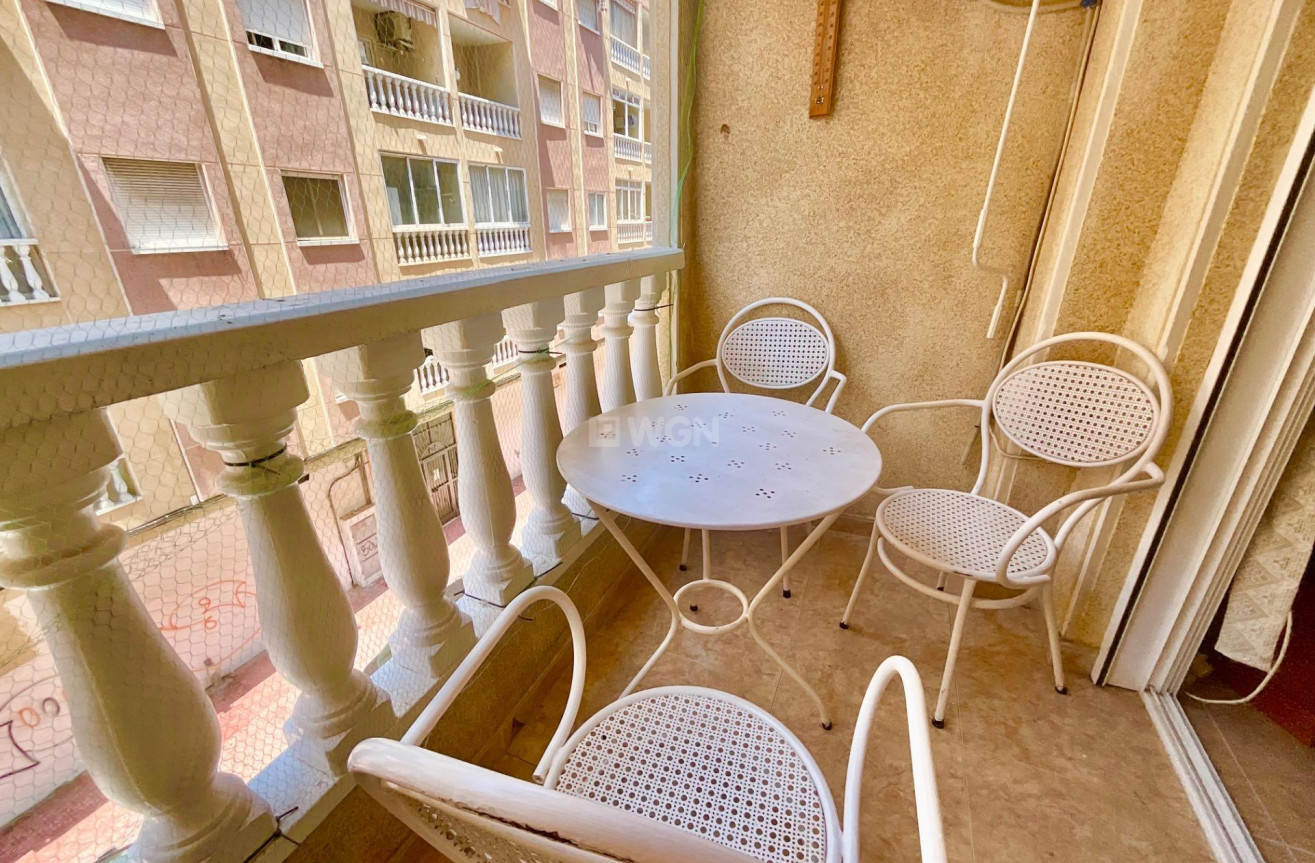 Odsprzedaż - Mieszkanie w bloku - Torrevieja - Centro