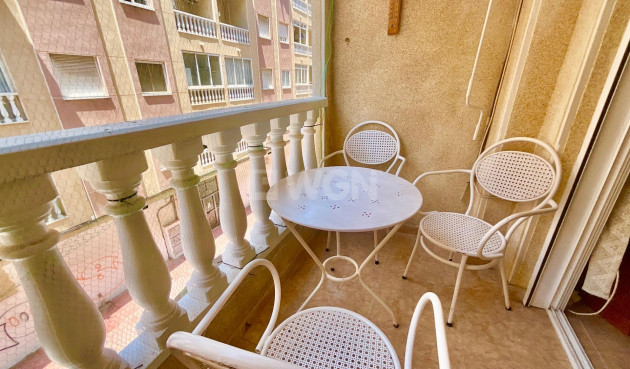Odsprzedaż - Mieszkanie w bloku - Torrevieja - Centro