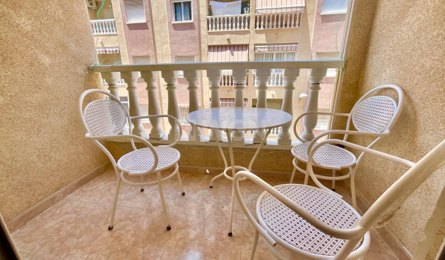 Odsprzedaż - Mieszkanie w bloku - Torrevieja - Centro