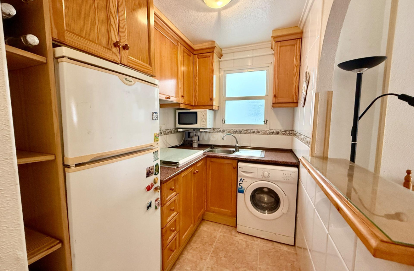 Odsprzedaż - Mieszkanie w bloku - Torrevieja - Centro