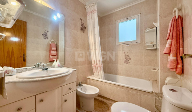 Odsprzedaż - Mieszkanie w bloku - Torrevieja - Centro