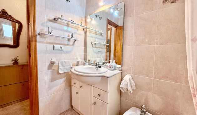 Odsprzedaż - Mieszkanie w bloku - Torrevieja - Centro