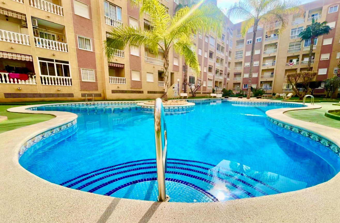 Odsprzedaż - Mieszkanie w bloku - Torrevieja - Centro