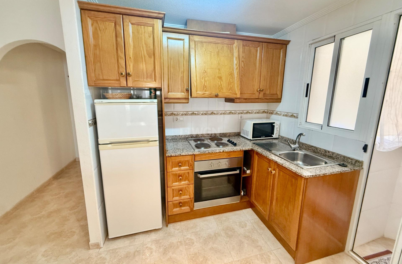 Odsprzedaż - Mieszkanie w bloku - Torrevieja - Centro