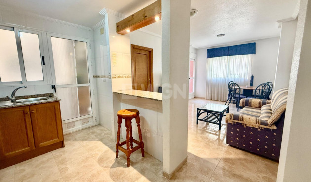 Odsprzedaż - Mieszkanie w bloku - Torrevieja - Centro