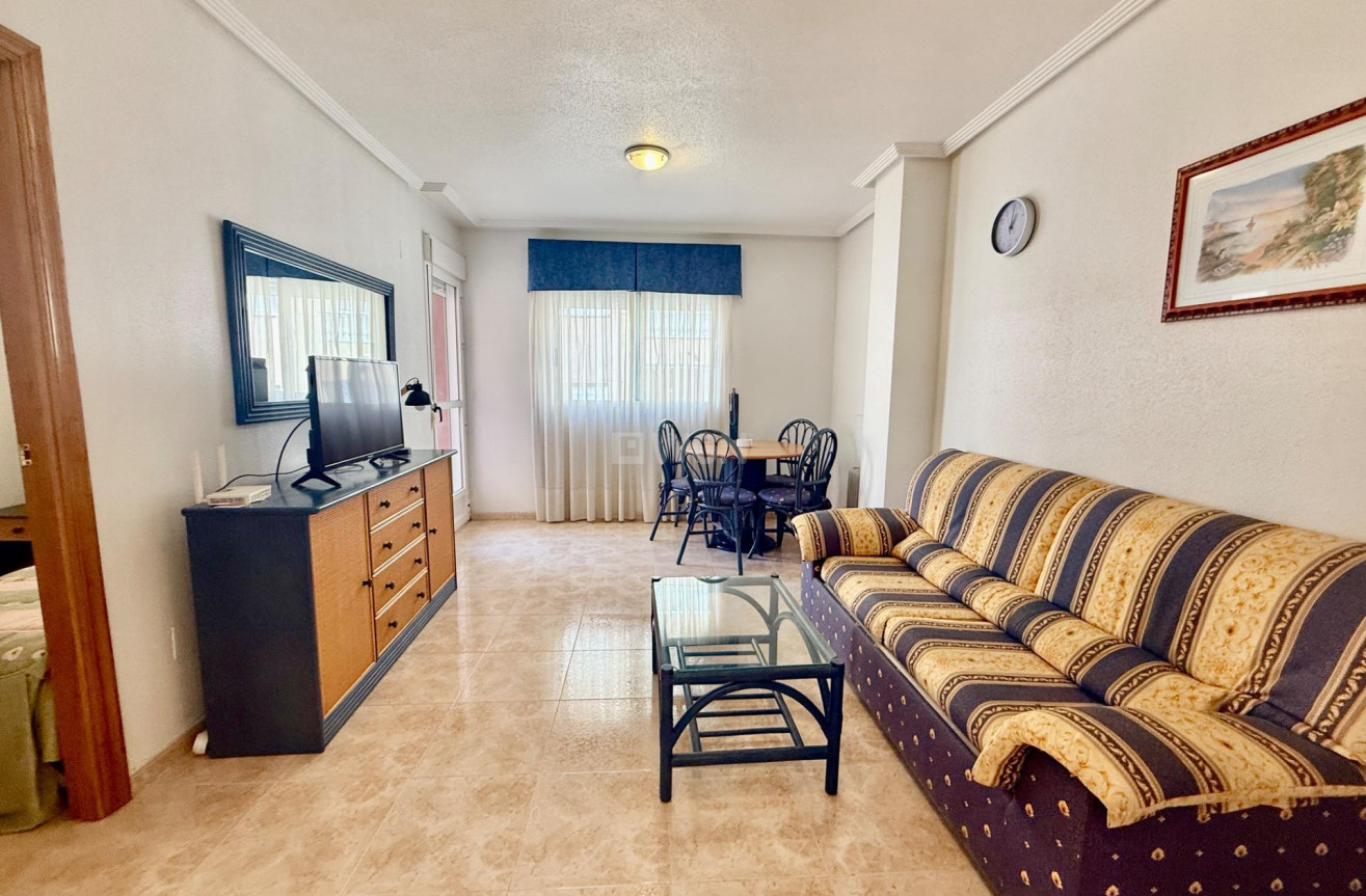 Odsprzedaż - Mieszkanie w bloku - Torrevieja - Centro