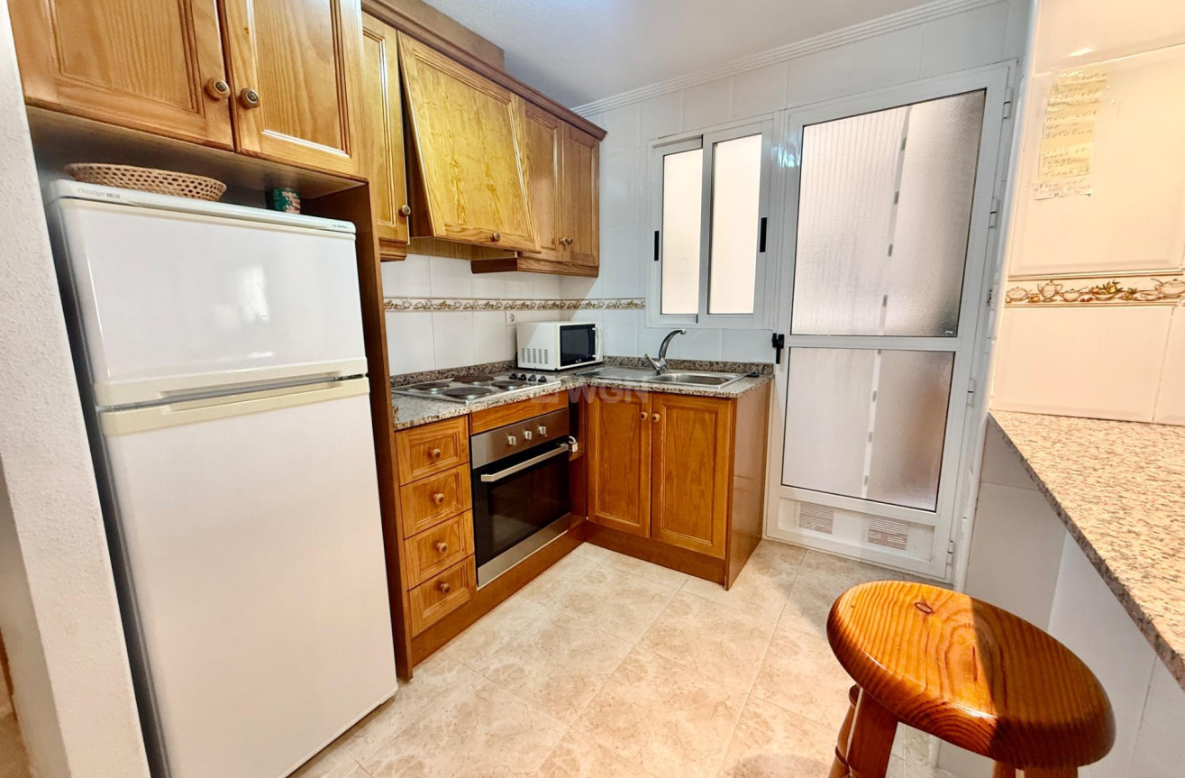 Odsprzedaż - Mieszkanie w bloku - Torrevieja - Centro