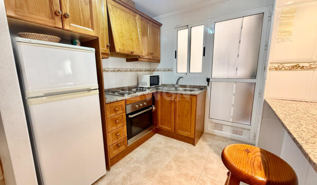 Odsprzedaż - Mieszkanie w bloku - Torrevieja - Centro