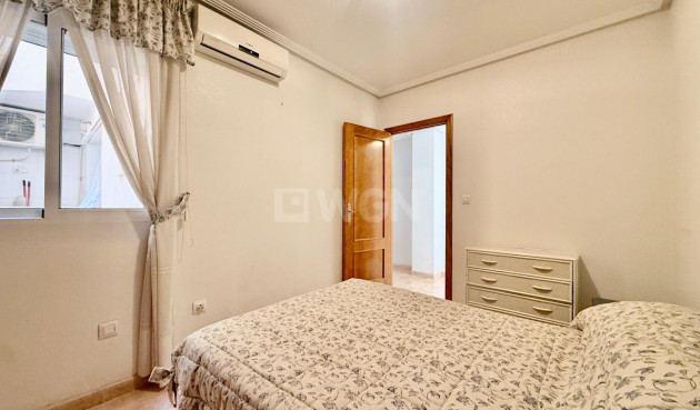 Odsprzedaż - Mieszkanie w bloku - Torrevieja - Centro
