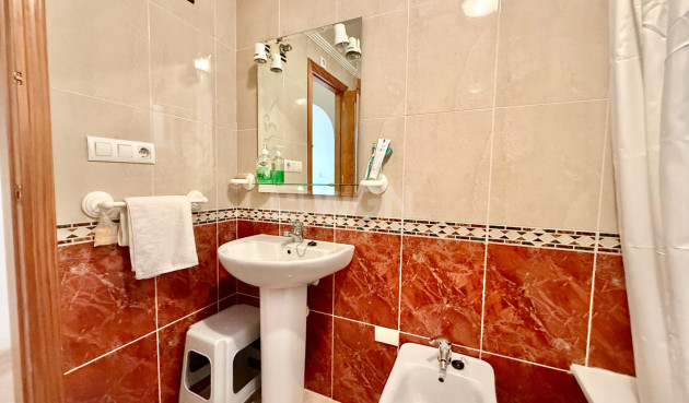 Odsprzedaż - Mieszkanie w bloku - Torrevieja - Centro