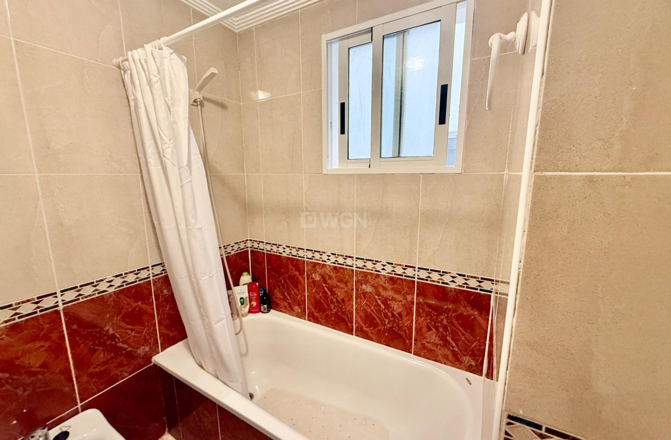 Odsprzedaż - Mieszkanie w bloku - Torrevieja - Centro