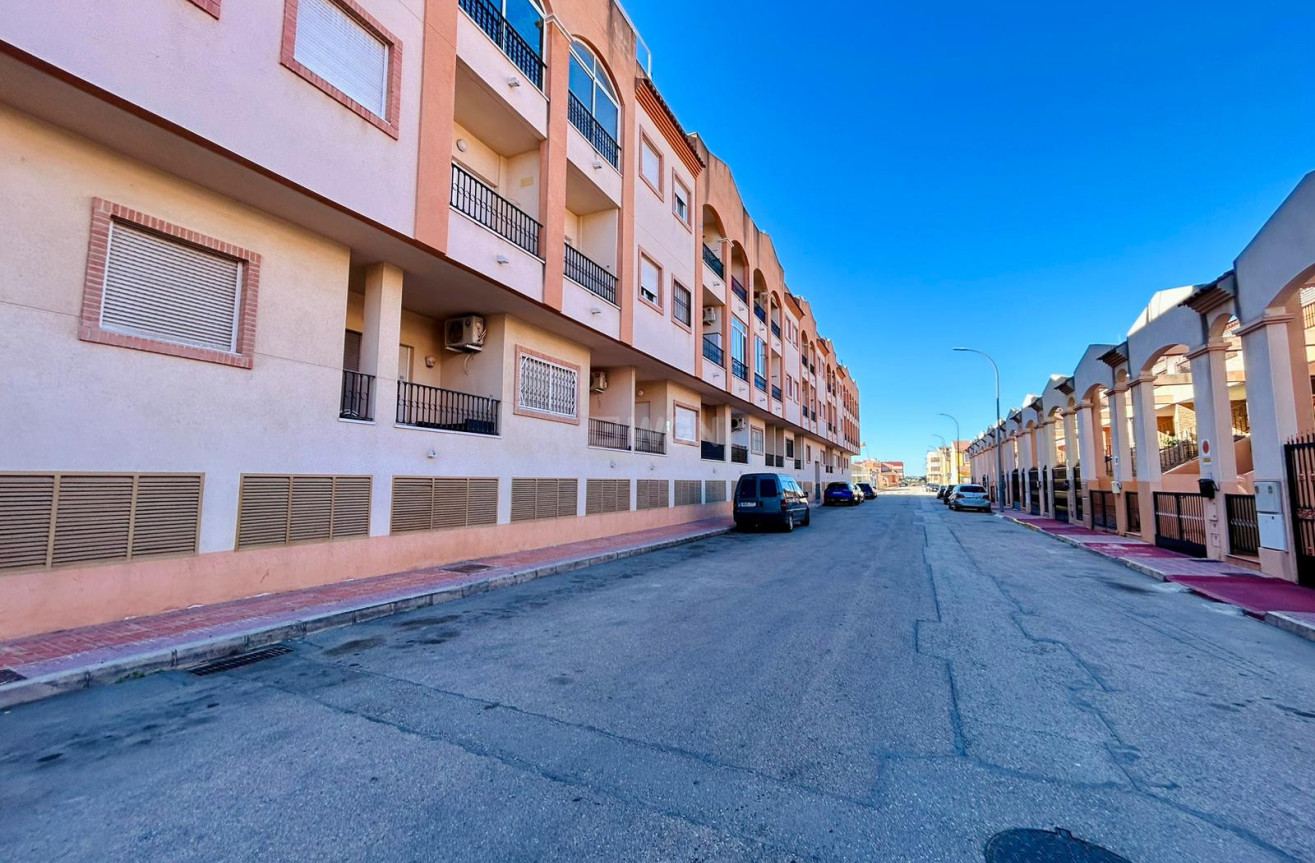 Odsprzedaż - Mieszkanie w bloku - San Isidro - Inland