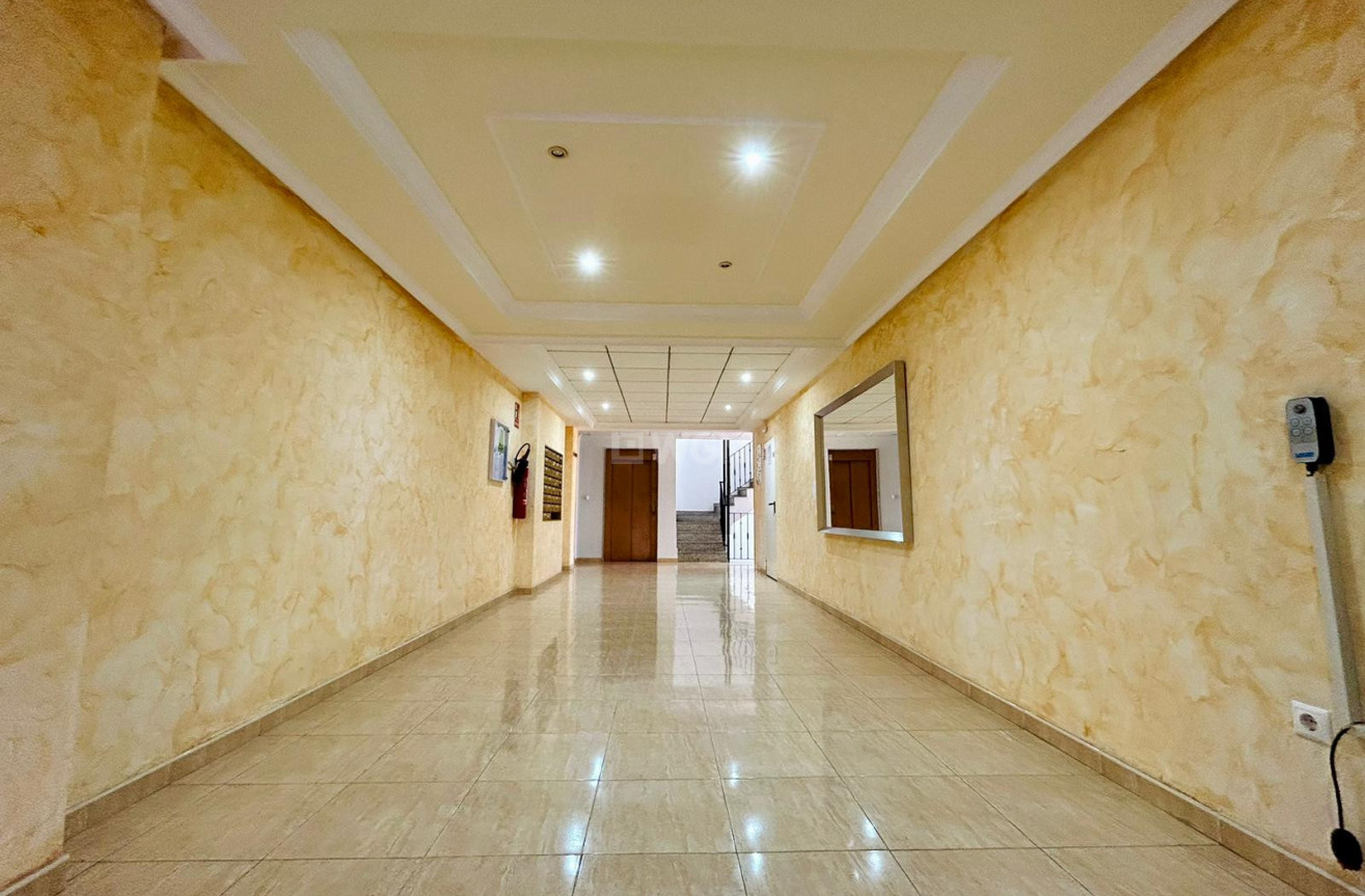 Odsprzedaż - Mieszkanie w bloku - San Isidro - Inland