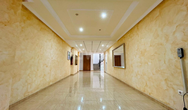 Odsprzedaż - Mieszkanie w bloku - San Isidro - Inland