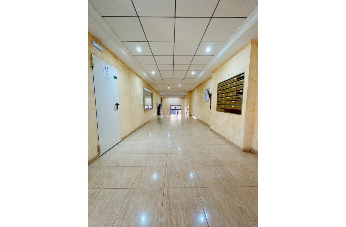 Odsprzedaż - Mieszkanie w bloku - San Isidro - Inland