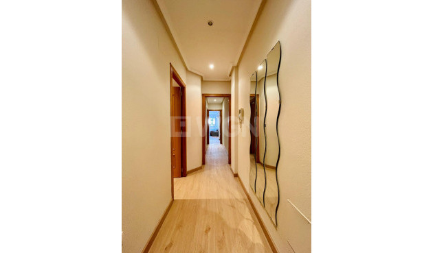 Odsprzedaż - Mieszkanie w bloku - San Isidro - Inland