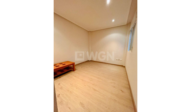 Odsprzedaż - Mieszkanie w bloku - San Isidro - Inland