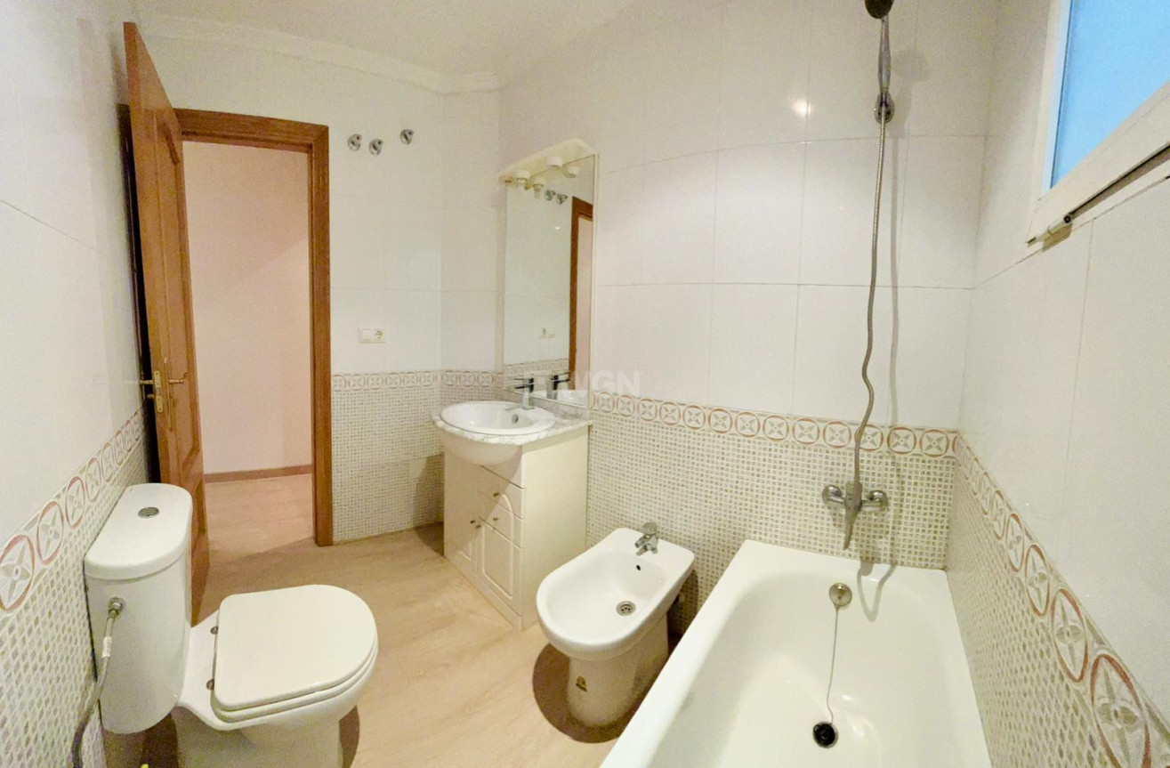 Odsprzedaż - Mieszkanie w bloku - San Isidro - Inland