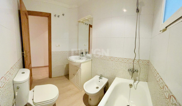 Odsprzedaż - Mieszkanie w bloku - San Isidro - Inland