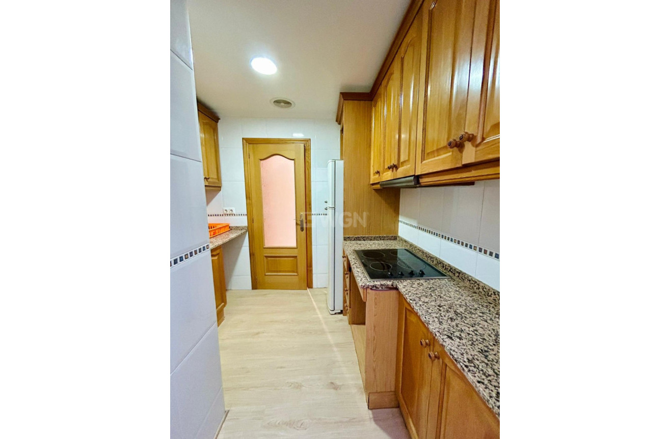 Odsprzedaż - Mieszkanie w bloku - San Isidro - Inland