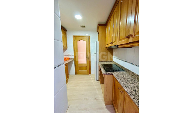 Odsprzedaż - Mieszkanie w bloku - San Isidro - Inland