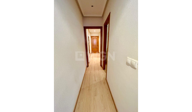 Odsprzedaż - Mieszkanie w bloku - San Isidro - Inland