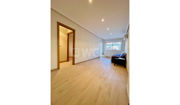 Odsprzedaż - Mieszkanie w bloku - San Isidro - Inland