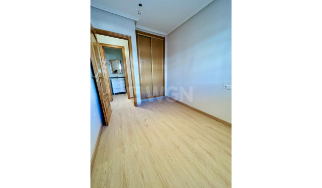 Odsprzedaż - Mieszkanie w bloku - San Isidro - Inland