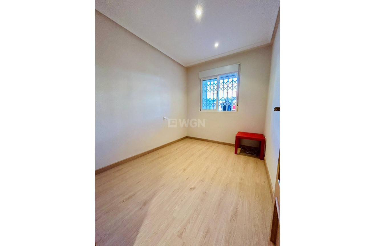 Odsprzedaż - Mieszkanie w bloku - San Isidro - Inland