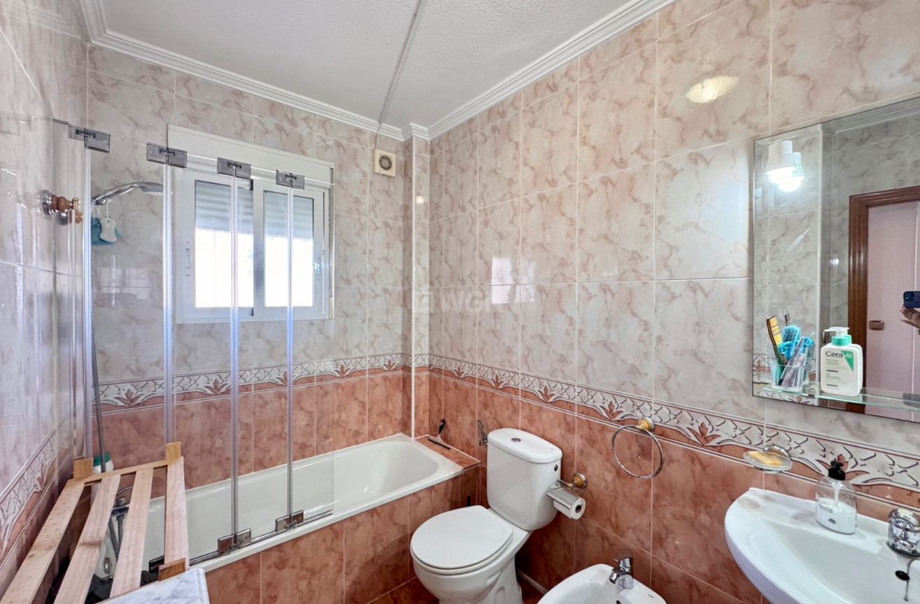 Odsprzedaż - Kamienica - Villamartin - Costa Blanca