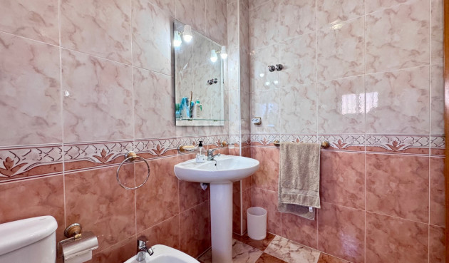 Odsprzedaż - Kamienica - Villamartin - Costa Blanca