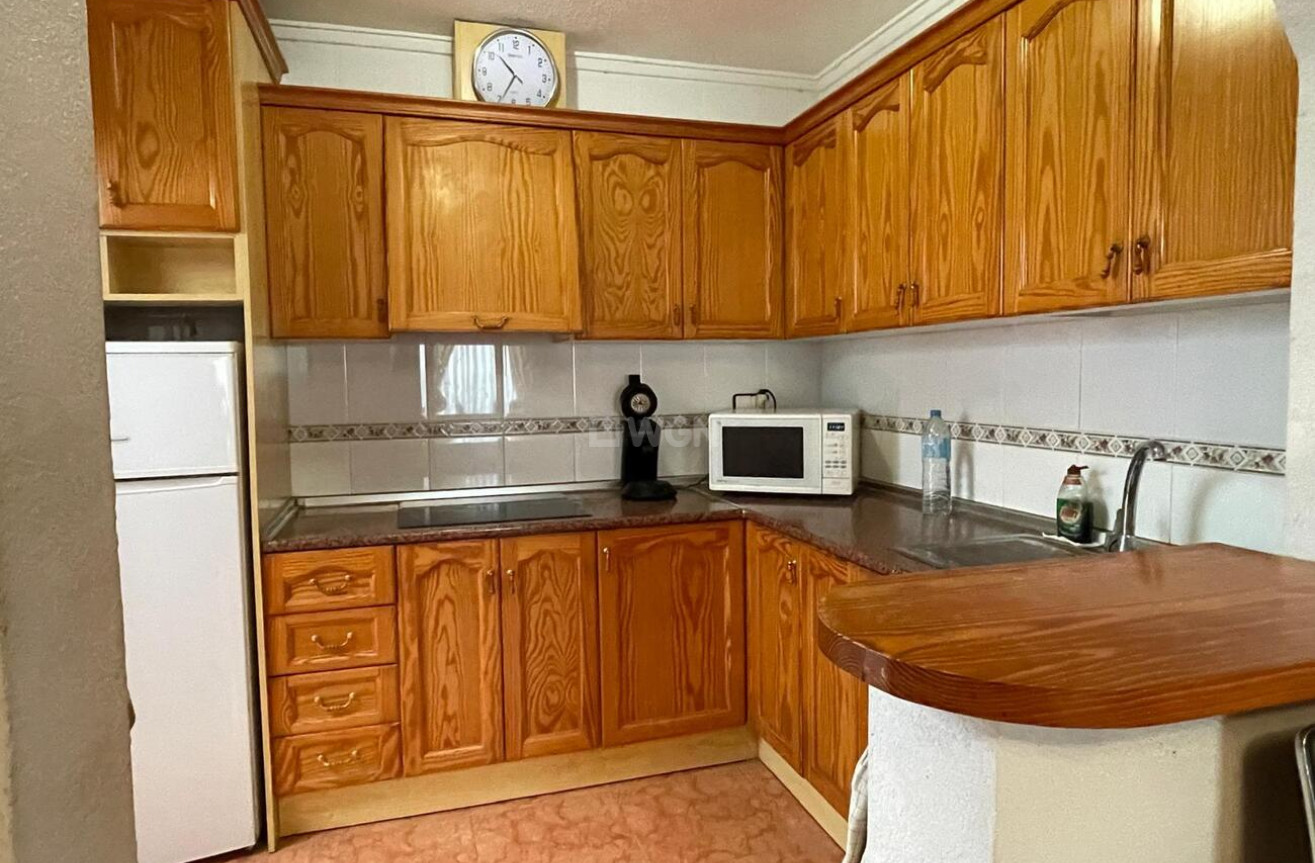 Odsprzedaż - Villa - Orihuela Costa - Punta Prima