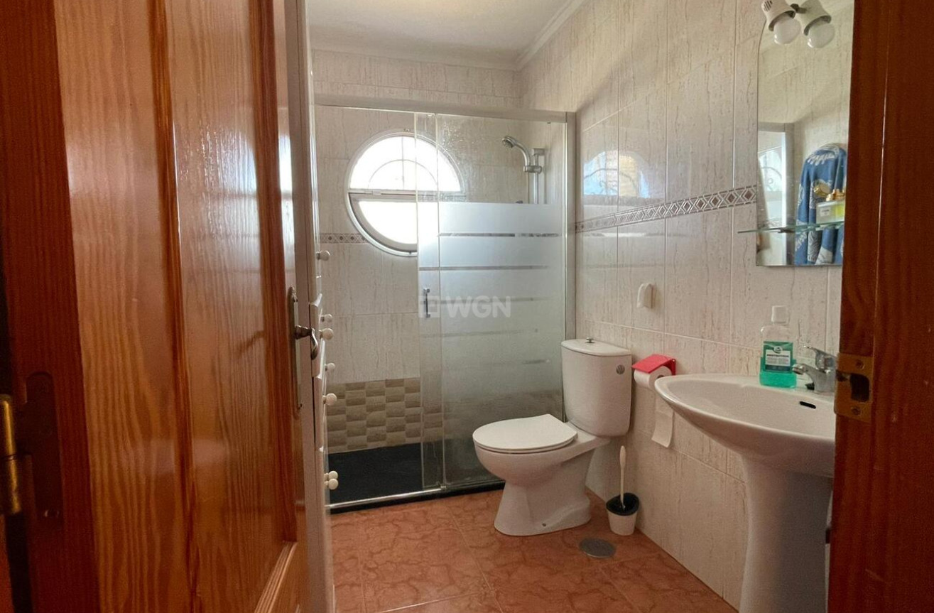 Odsprzedaż - Villa - Orihuela Costa - Punta Prima