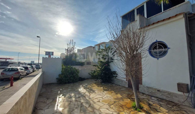 Odsprzedaż - Villa - Orihuela Costa - Punta Prima