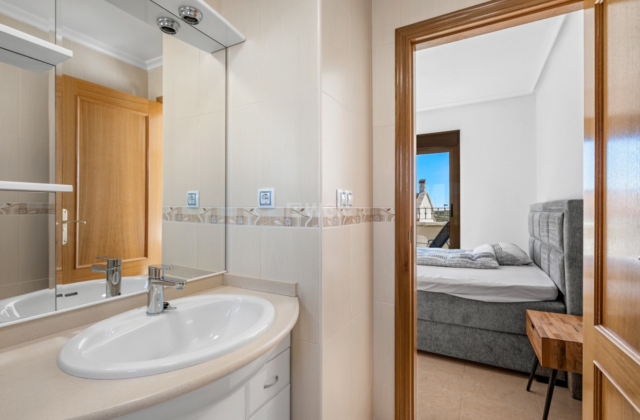 Odsprzedaż - Villa - San Miguel de Salinas - Inland