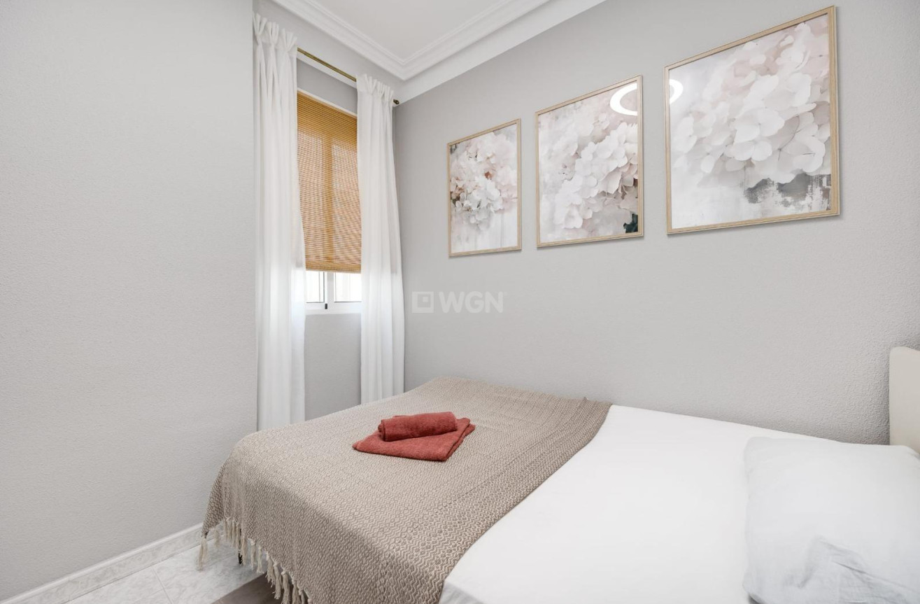 Resale - Apartment / flat - Torrevieja - Estacion De Autobuses