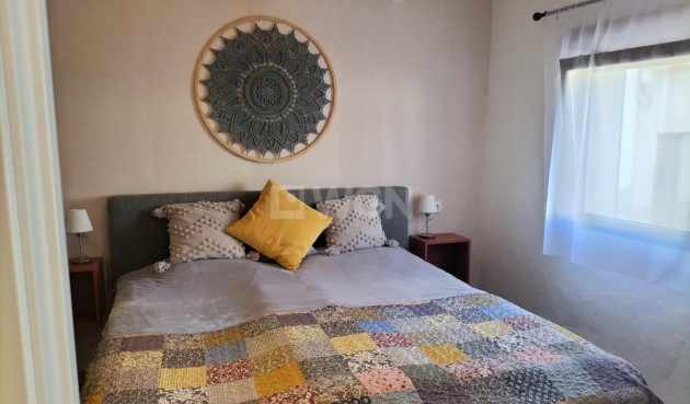 Odsprzedaż - Kamienica - Formentera del Segura - Centro