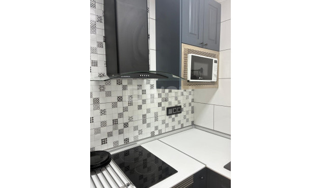 Resale - Apartment / flat - Torrevieja - Centro