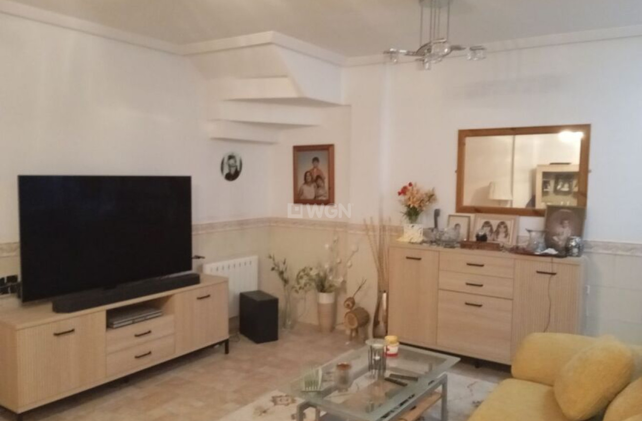 Odsprzedaż - Kamienica - Catral - Costa Blanca