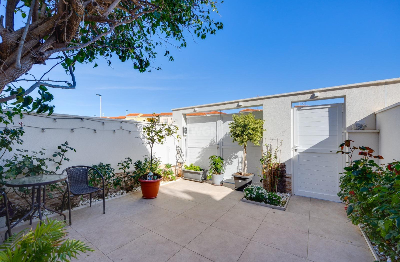 Odsprzedaż - Kamienica - Torrevieja - aguas nuevas