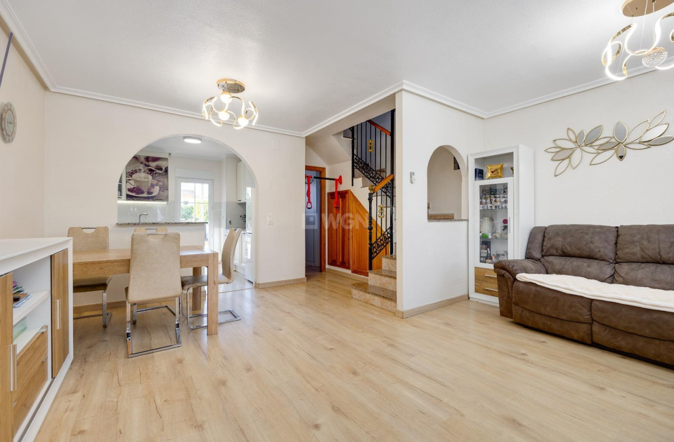 Odsprzedaż - Kamienica - Torrevieja - aguas nuevas