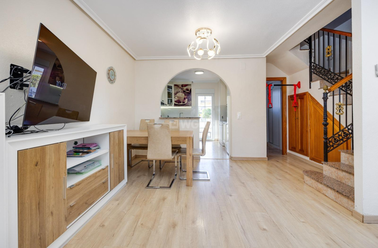 Odsprzedaż - Kamienica - Torrevieja - aguas nuevas