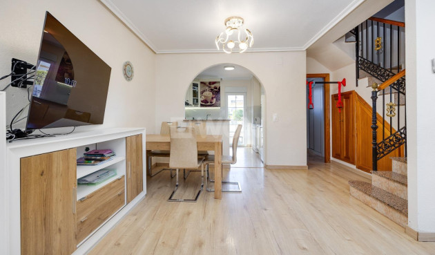 Odsprzedaż - Kamienica - Torrevieja - aguas nuevas